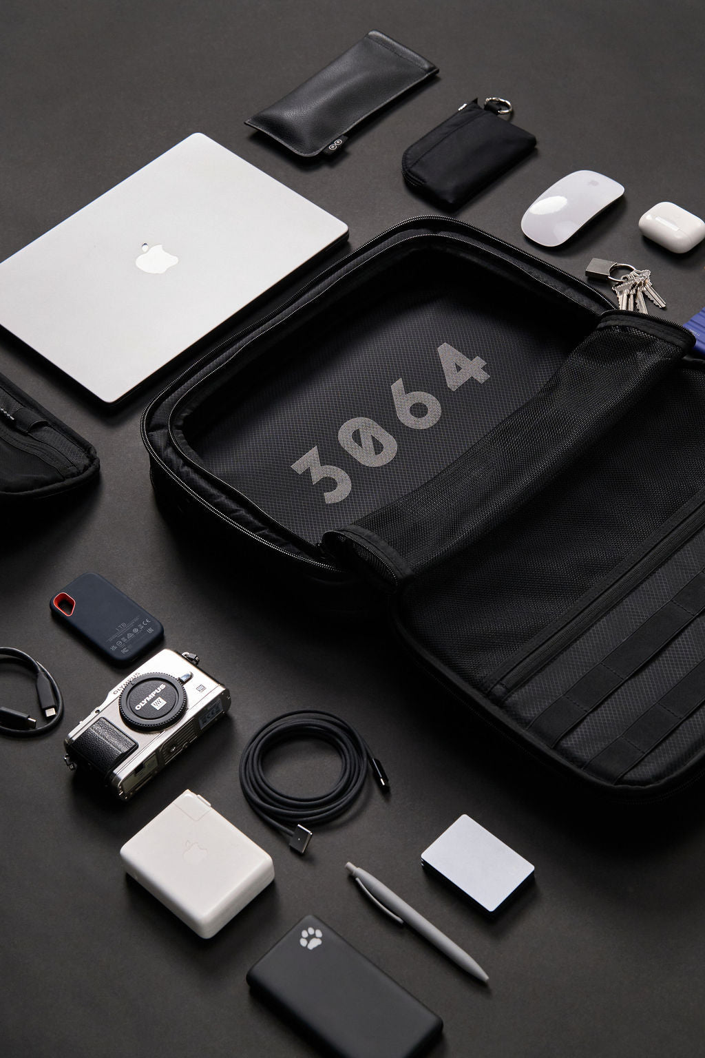 3064™ Laptop Messenger 16" - Three Peaks GBR