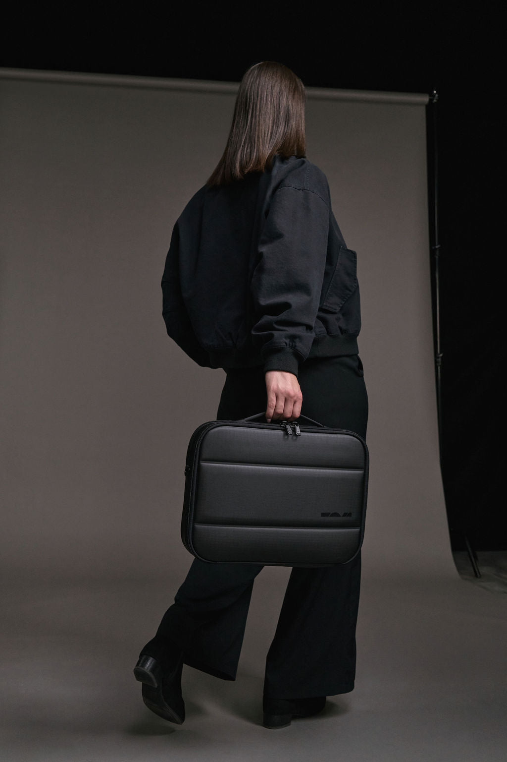3064™ Laptop Messenger 16"