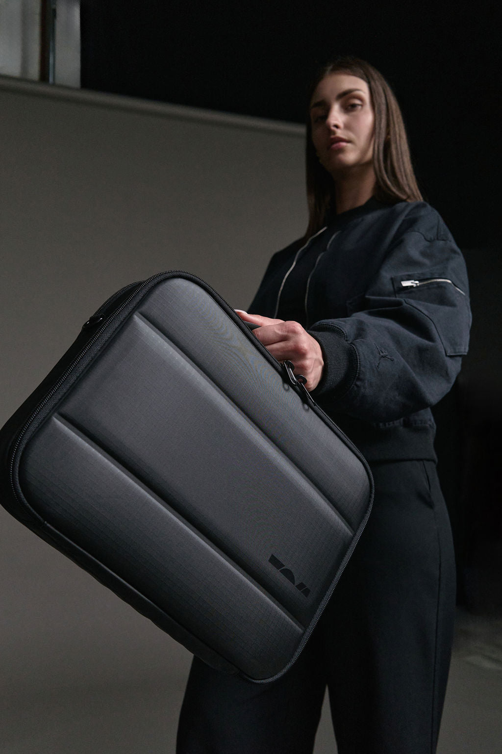 3064™ Laptop Messenger 16"