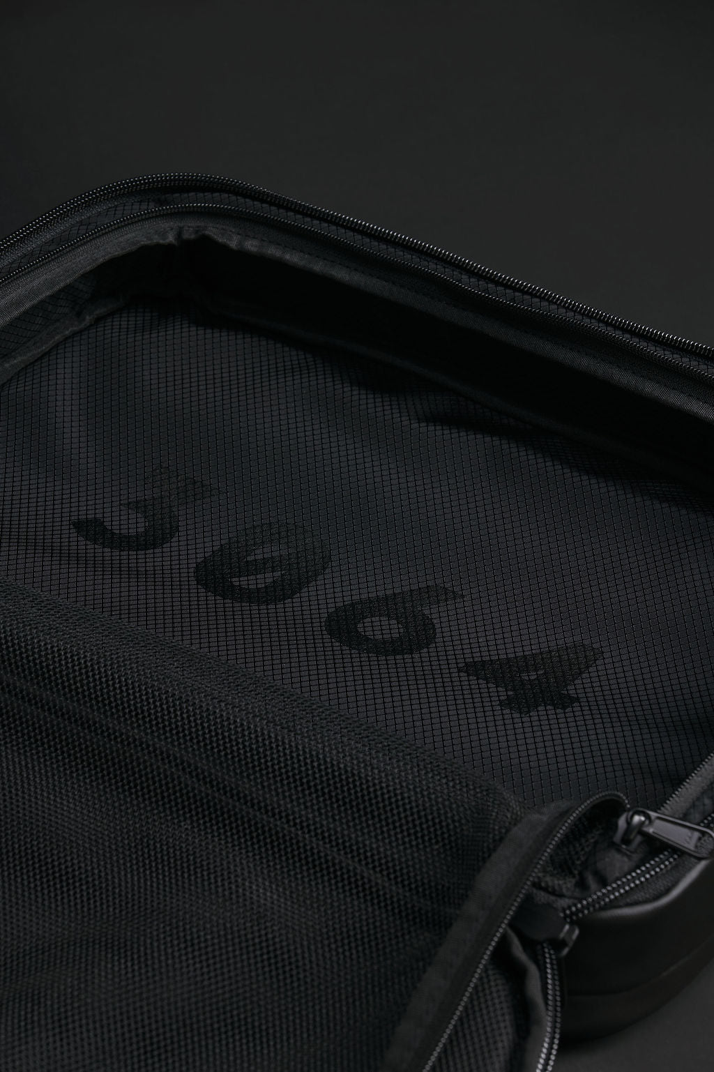 3064™ Laptop Messenger 16"